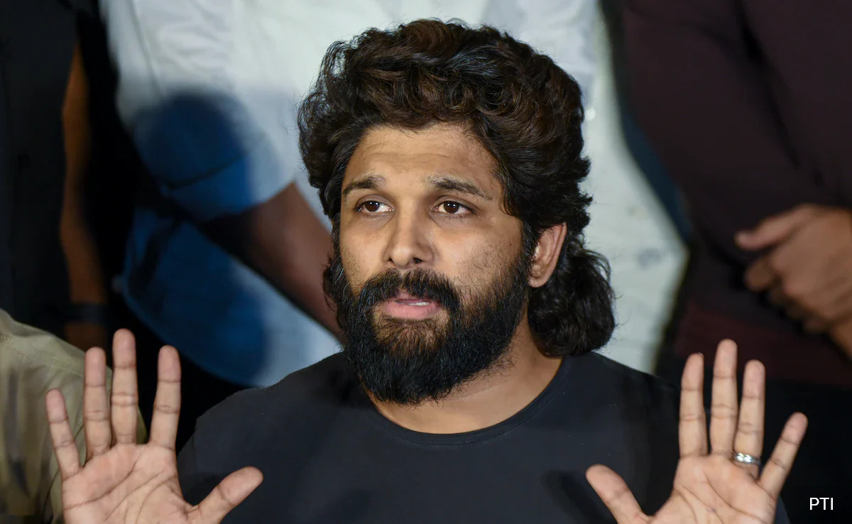 Allu Arjun Appears for Questioning at Hyderabad Police Station in 'Pushpa 2' Stampede Case

