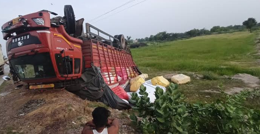 Yamunotri Highway: Dumper Overturns Near Dobata, Driver Miraculously Escapes