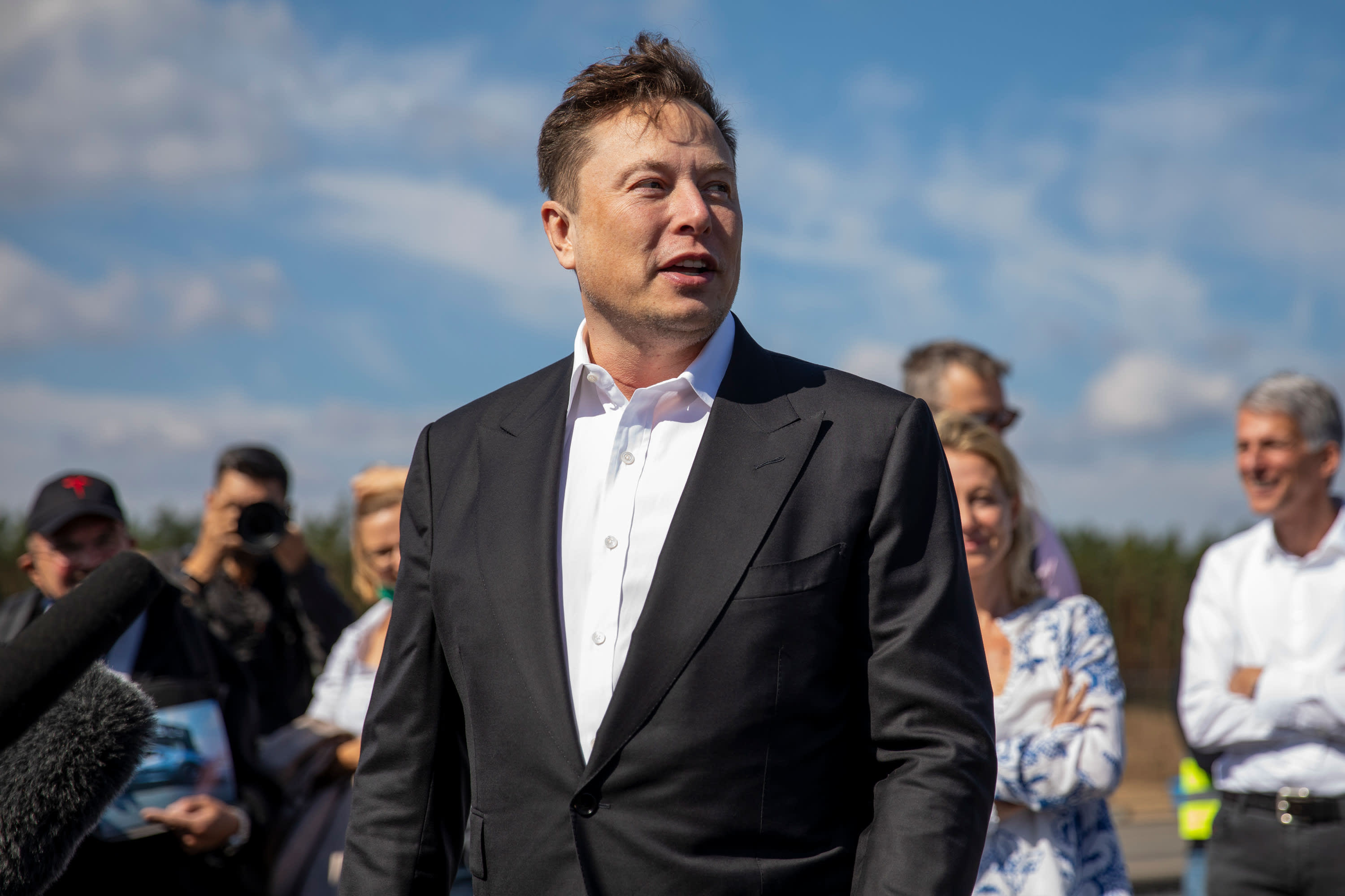 Trump Taps Elon Musk and Vivek Ramaswamy to Lead B