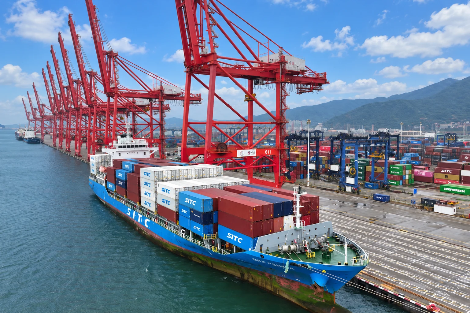 Chinas Exports Surge in August as AI Demand Boosts Global Shipments