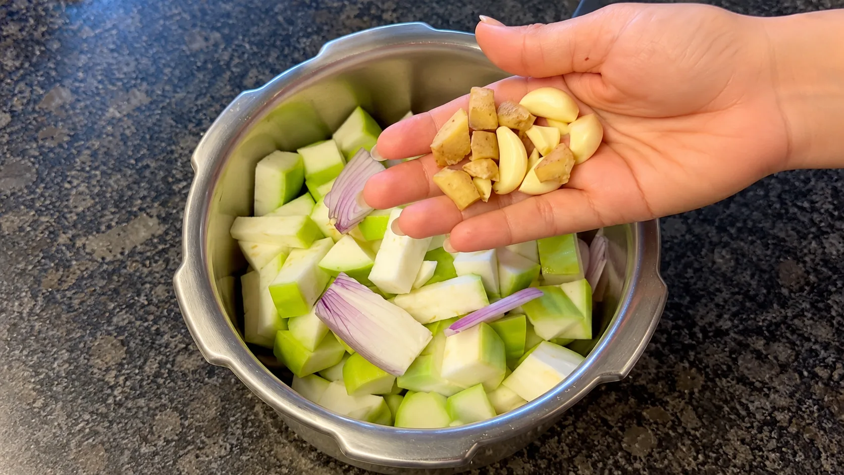 Bored of Vegetable Stir-Fry? Try This High-Protein Lauki Soup for Weight Management